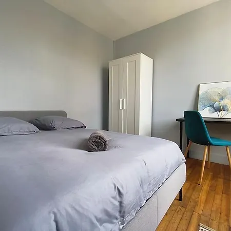 Agreable Proche Gare Apartamento
